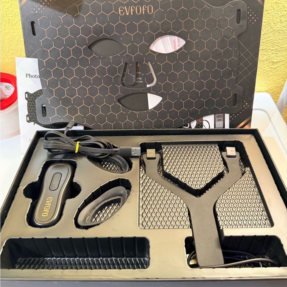 FREE SHIPPING! EVFOFO 7 Color LED Light Therapy Mask. 10 Minutes a day!! - Picture 2 of 5